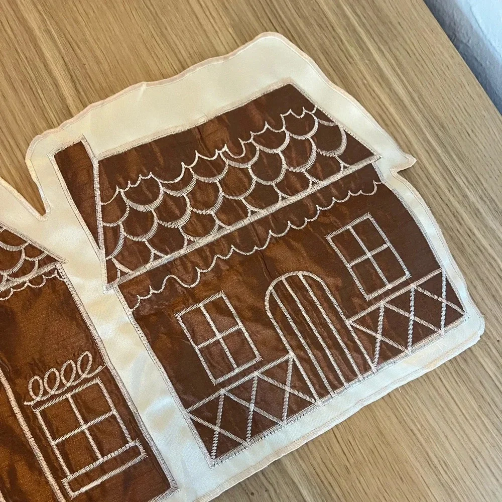 Aldi Huntington Home Holiday Table Runner – Gingerbread House Design Christmas